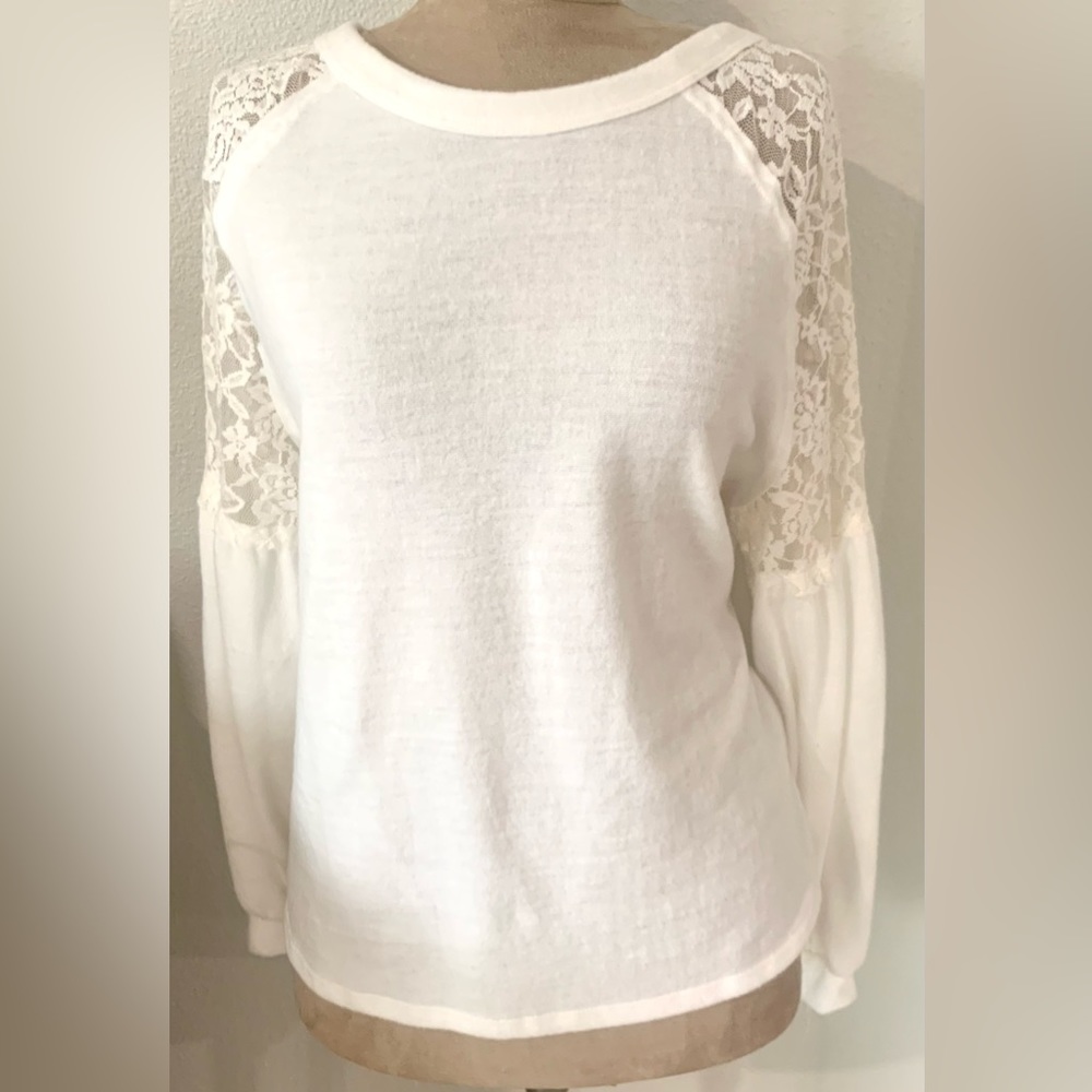 Blu Pepper Comfy Lace Blouse. Cream. Size Small